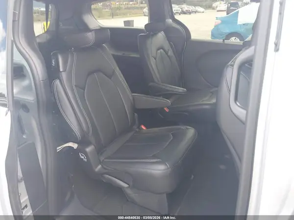 2C4RC1BG0TR215581 2026 CHRYSLER PACIFICA - Image 8