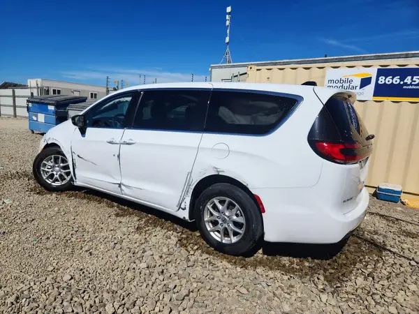 2C4RC1BG0TR225690 2026 CHRYSLER PACIFICA - Image 2