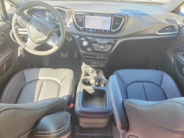 2C4RC1BG0TR225690 2026 CHRYSLER PACIFICA - Image 8