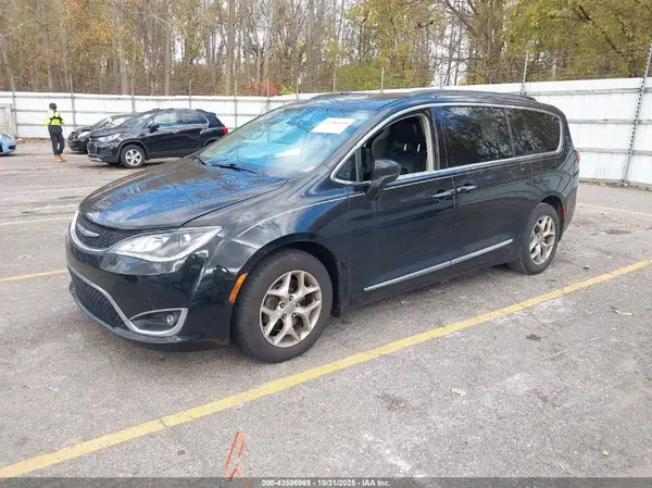 2C4RC1BG1HR503584 2017 CHRYSLER PACIFICA - Image 2
