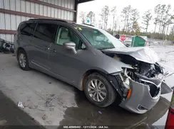2C4RC1BG1HR503990 2017 CHRYSLER PACIFICA