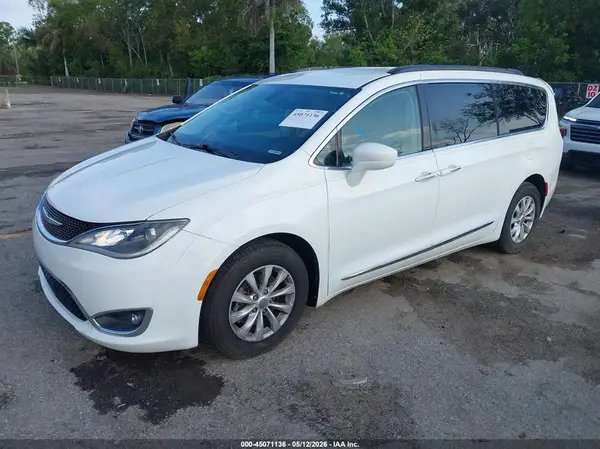 2C4RC1BG1HR511216 2017 CHRYSLER PACIFICA - Image 2