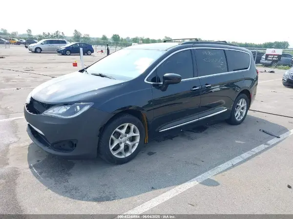 2C4RC1BG1HR516142 2017 CHRYSLER PACIFICA - Image 2