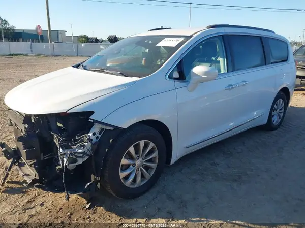 2C4RC1BG1HR518375 2017 CHRYSLER PACIFICA - Image 2