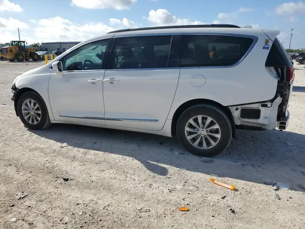 2C4RC1BG1HR520479 2017 CHRYSLER PACIFICA - Image 2