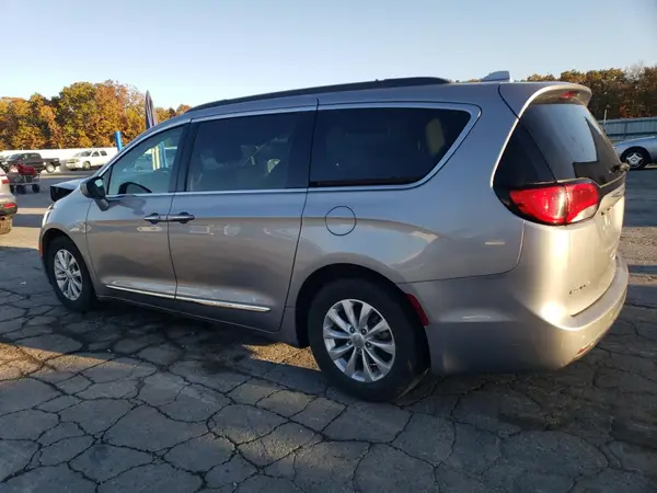 2C4RC1BG1HR523110 2017 CHRYSLER PACIFICA - Image 2
