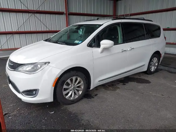 2C4RC1BG1HR524449 2017 CHRYSLER PACIFICA - Image 2