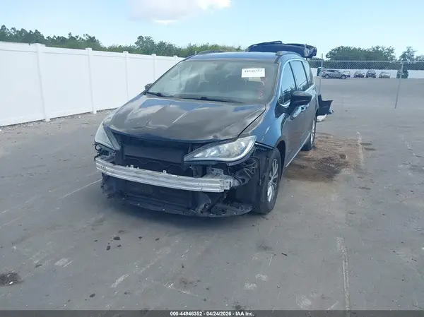 2C4RC1BG1HR526265 2017 CHRYSLER PACIFICA - Image 2