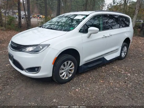 2C4RC1BG1HR526931 2017 CHRYSLER PACIFICA - Image 2