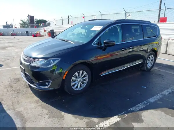 2C4RC1BG1HR530171 2017 CHRYSLER PACIFICA - Image 2