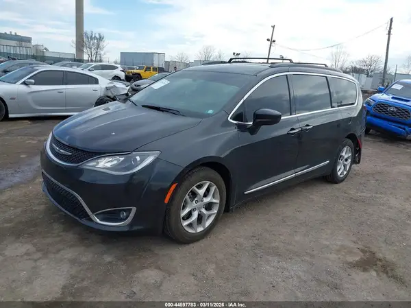 2C4RC1BG1HR538075 2017 CHRYSLER PACIFICA - Image 2
