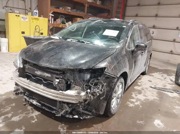2C4RC1BG1HR540649 2017 CHRYSLER PACIFICA - Image 2