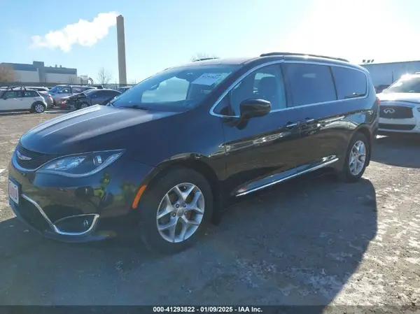 2C4RC1BG1HR541607 2017 CHRYSLER PACIFICA - Image 2