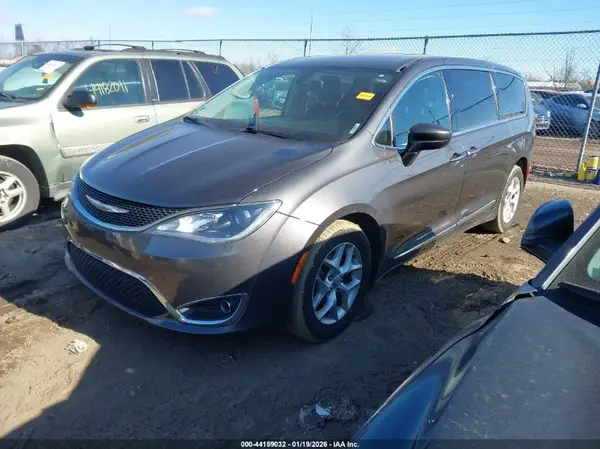 2C4RC1BG1HR542059 2017 CHRYSLER PACIFICA - Image 2