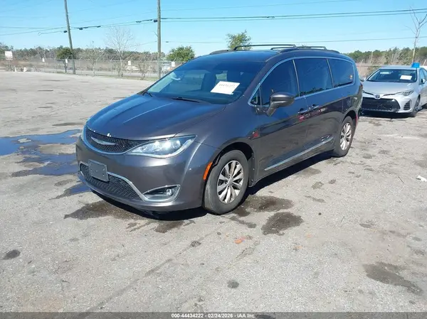 2C4RC1BG1HR543857 2017 CHRYSLER PACIFICA - Image 2