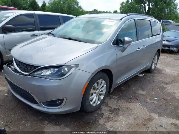 2C4RC1BG1HR551439 2017 CHRYSLER PACIFICA - Image 2