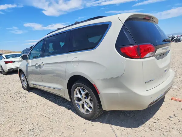 2C4RC1BG1HR553207 2017 CHRYSLER PACIFICA - Image 2