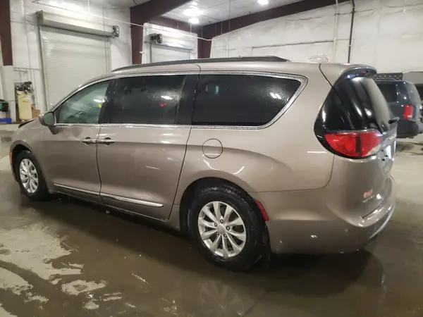 2C4RC1BG1HR553367 2017 CHRYSLER PACIFICA - Image 2