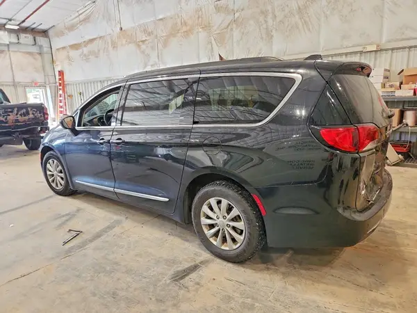 2C4RC1BG1HR553644 2017 CHRYSLER PACIFICA - Image 2