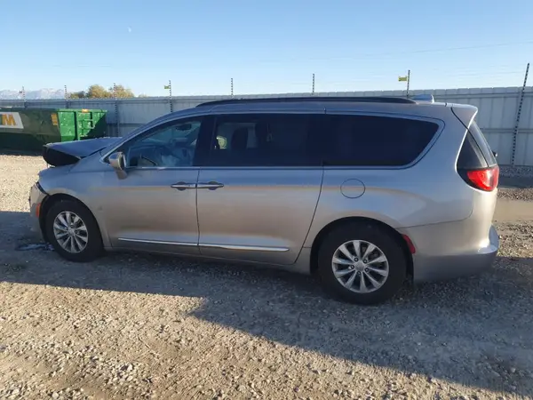 2C4RC1BG1HR569181 2017 CHRYSLER PACIFICA - Image 2