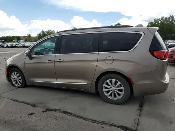 2C4RC1BG1HR576017 2017 CHRYSLER PACIFICA - Image 2