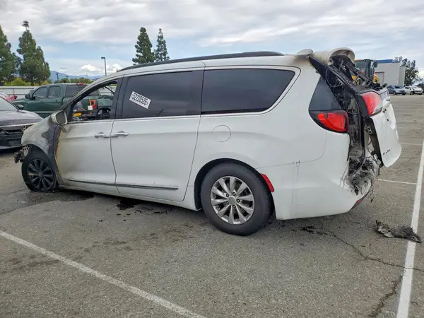 2C4RC1BG1HR576101 2017 CHRYSLER PACIFICA - Image 2