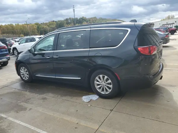2C4RC1BG1HR577829 2017 CHRYSLER PACIFICA - Image 2
