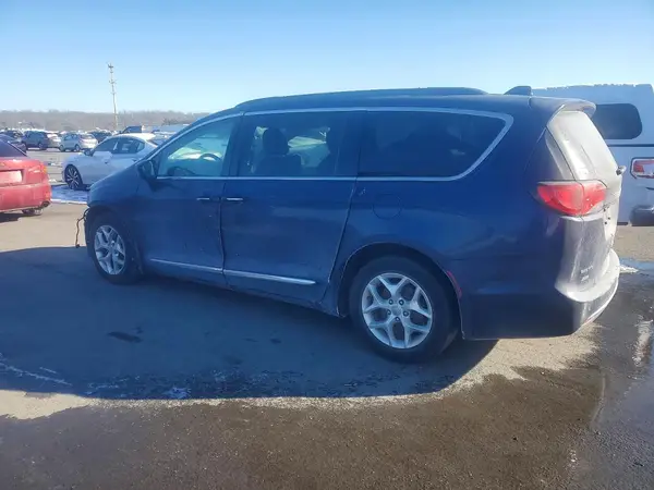 2C4RC1BG1HR579578 2017 CHRYSLER PACIFICA - Image 2