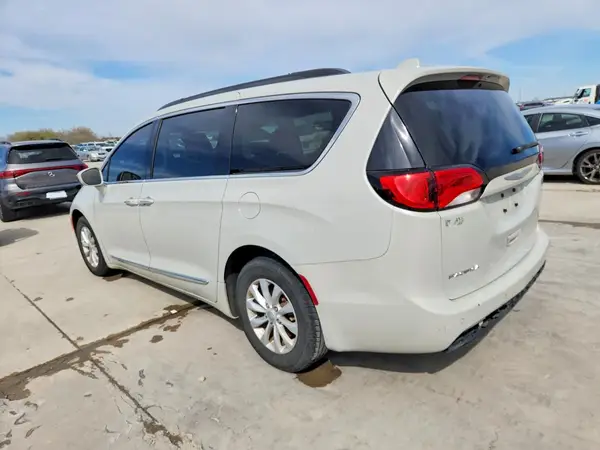 2C4RC1BG1HR588281 2017 CHRYSLER PACIFICA - Image 2
