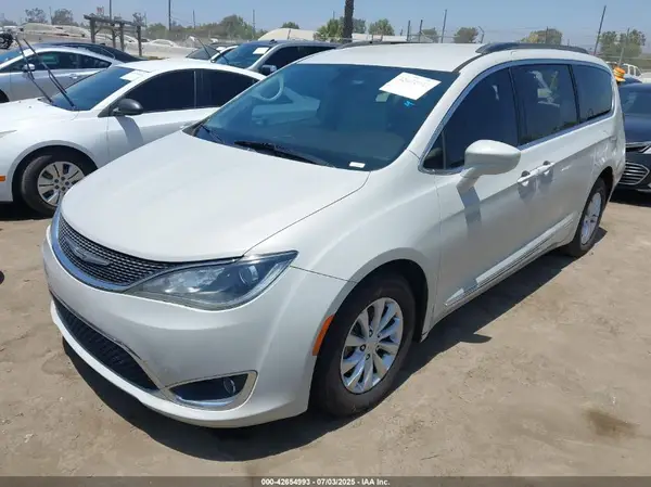 2C4RC1BG1HR592458 2017 CHRYSLER PACIFICA - Image 2