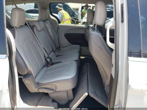 2C4RC1BG1HR592458 2017 CHRYSLER PACIFICA - Image 8