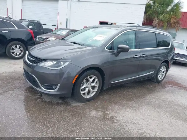 2C4RC1BG1HR593240 2017 CHRYSLER PACIFICA - Image 2