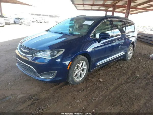 2C4RC1BG1HR609002 2017 CHRYSLER PACIFICA - Image 2