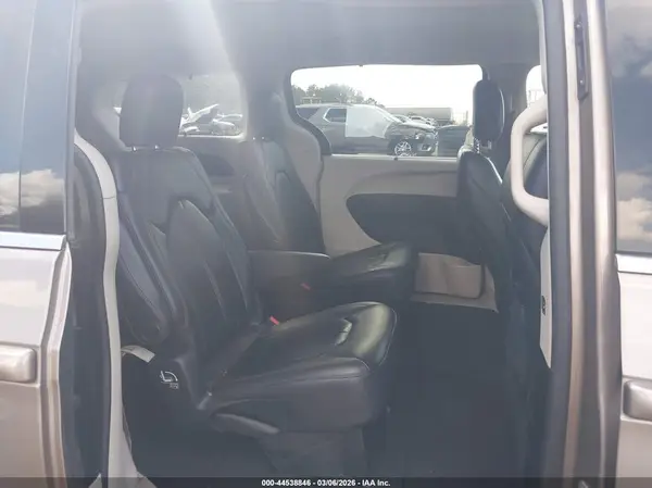 2C4RC1BG1HR610229 2017 CHRYSLER PACIFICA - Image 8