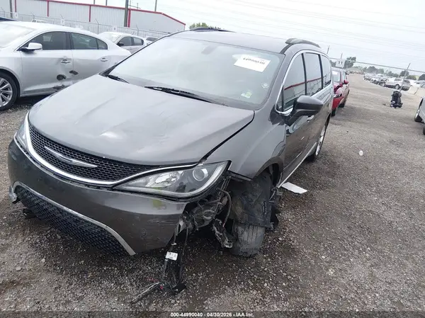 2C4RC1BG1HR611235 2017 CHRYSLER PACIFICA - Image 2