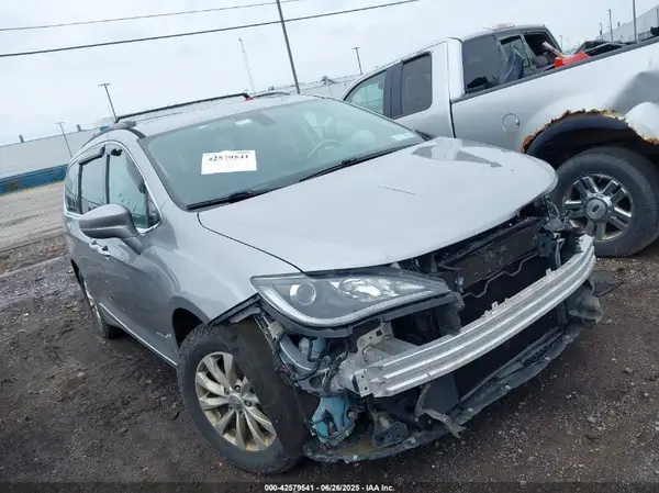 2C4RC1BG1HR613311 2017 CHRYSLER PACIFICA - Image 1