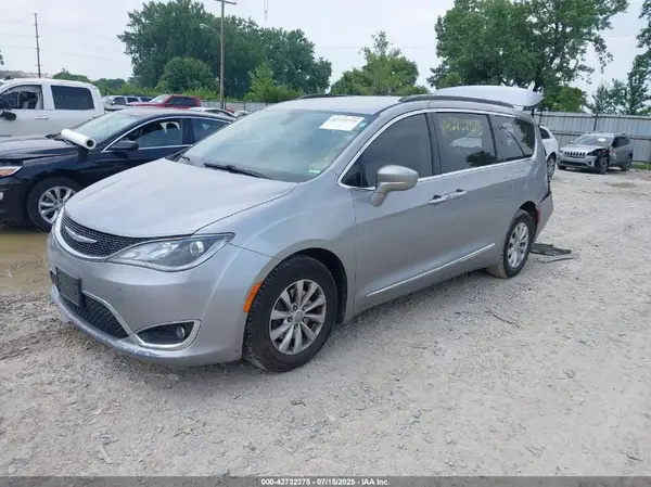 2C4RC1BG1HR613499 2017 CHRYSLER PACIFICA - Image 2