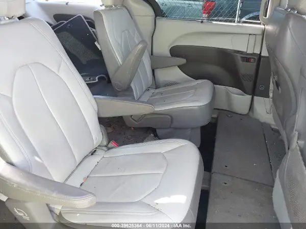 2C4RC1BG1HR621067 2017 CHRYSLER PACIFICA - Image 8