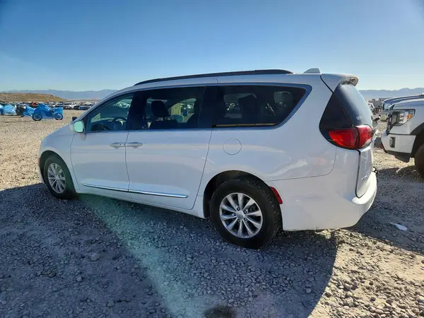 2C4RC1BG1HR621683 2017 CHRYSLER PACIFICA - Image 2