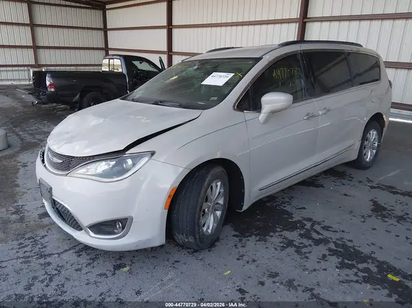2C4RC1BG1HR633784 2017 CHRYSLER PACIFICA - Image 2