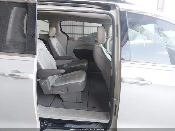 2C4RC1BG1HR633784 2017 CHRYSLER PACIFICA - Image 8