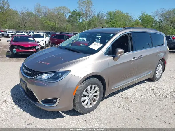 2C4RC1BG1HR654828 2017 CHRYSLER PACIFICA - Image 2