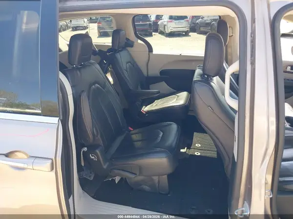 2C4RC1BG1HR654828 2017 CHRYSLER PACIFICA - Image 8
