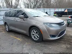 2C4RC1BG1HR660452 2017 CHRYSLER PACIFICA
