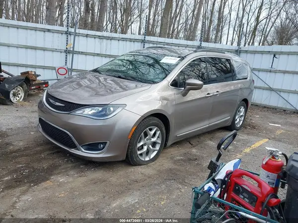 2C4RC1BG1HR660452 2017 CHRYSLER PACIFICA - Image 2