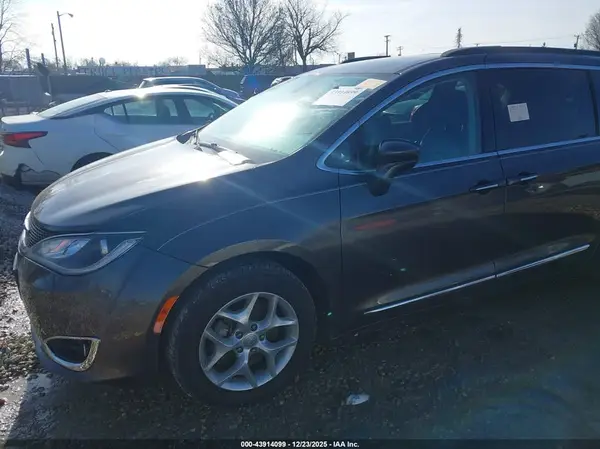 2C4RC1BG1HR661312 2017 CHRYSLER PACIFICA - Image 2