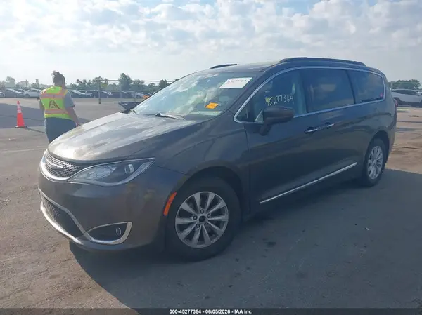 2C4RC1BG1HR661519 2017 CHRYSLER PACIFICA - Image 2