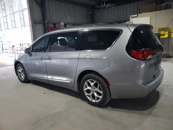 2C4RC1BG1HR667711 2017 CHRYSLER PACIFICA - Image 2