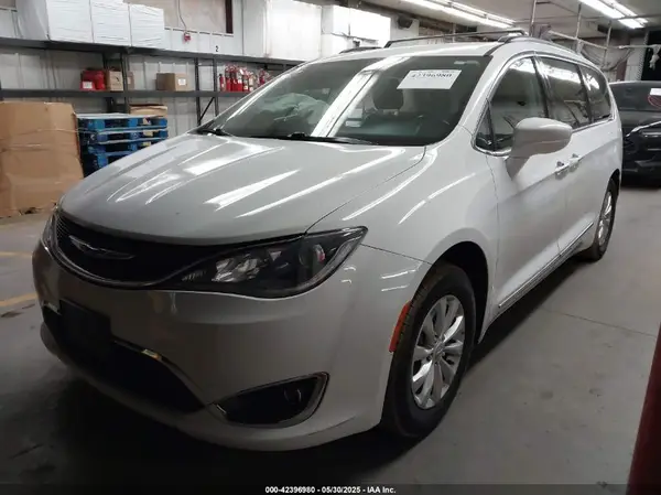 2C4RC1BG1HR683133 2017 CHRYSLER PACIFICA - Image 2