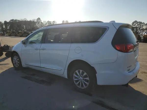 2C4RC1BG1HR688719 2017 CHRYSLER PACIFICA - Image 2